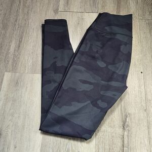 Alo Yoga Women's High Waist Vapor Camo Legging Size Medium Black Camouflage